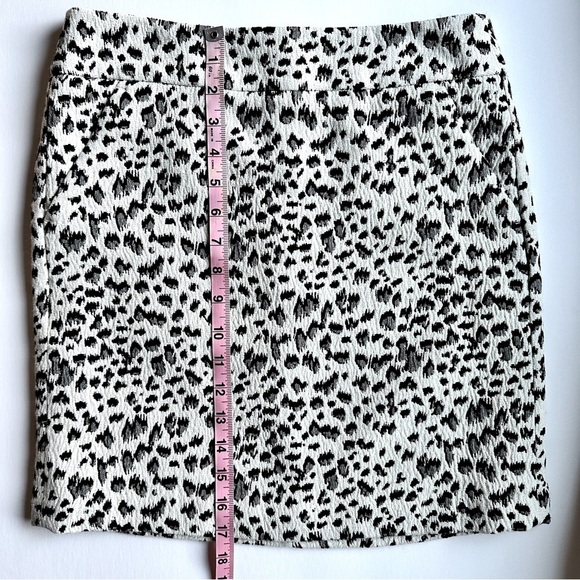 LOFT Black & White Animal Print Mini Skirt Size Small (P) - Picture 7 of 12